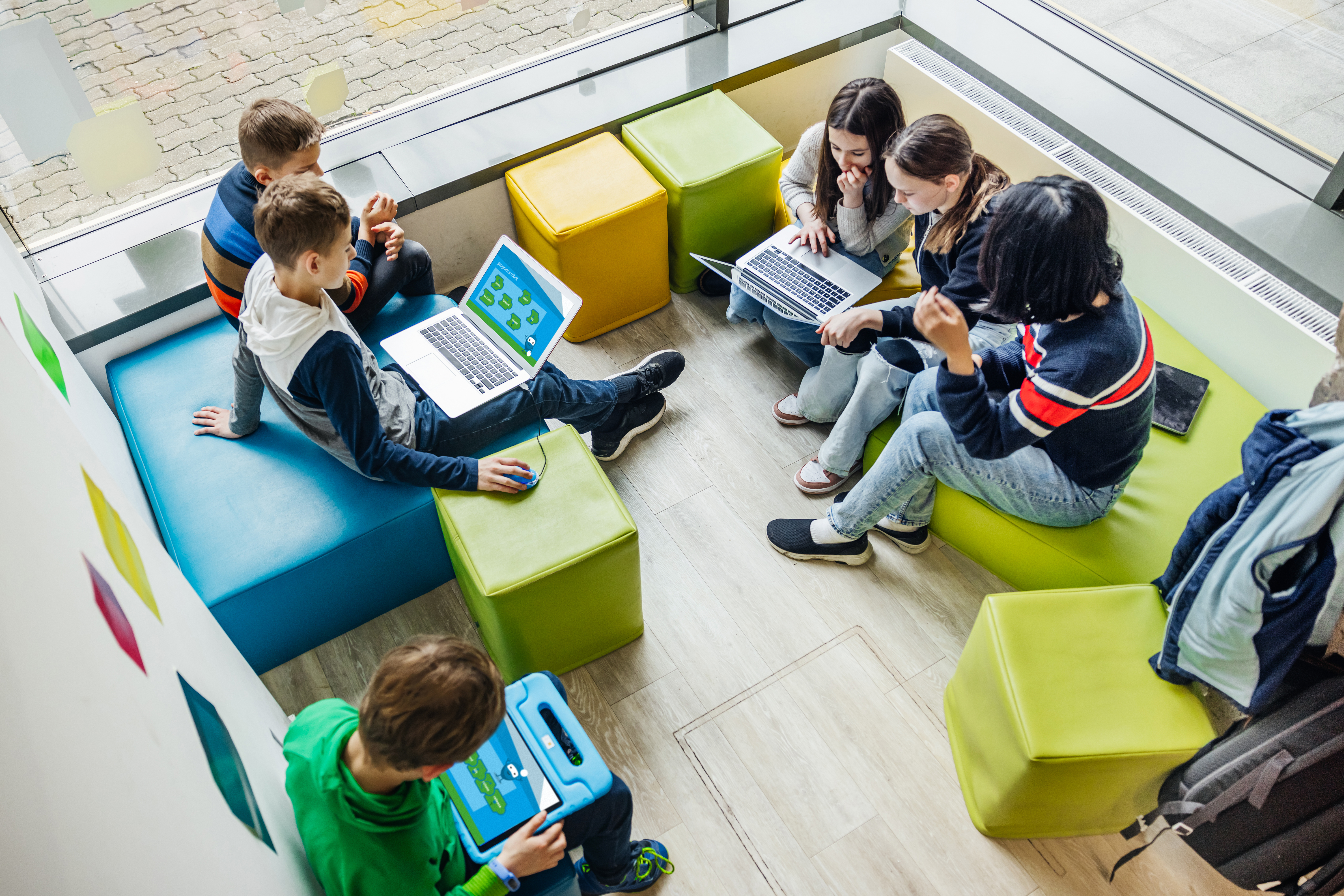 KI im Klassenzimmer: Innovation und Menschlichkeit in der Bildung